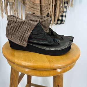 modzori brown metallic mesh roll over sandal 7 1/2–8